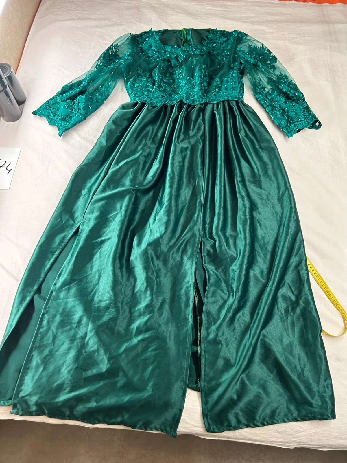 Robe longue à strass et perles confectionnée à la main verte foncé vintage